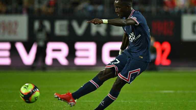 Idrissa Gueye summoned by the French Football Federation after refusing to play in a flocked rainbow jersey