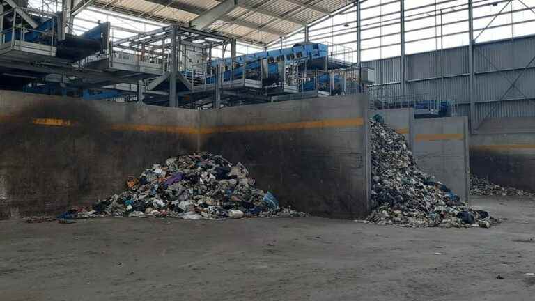 In South Ardèche, a new factory sorts bags from the gray bin