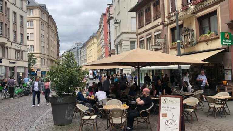 In Strasbourg, cafe owners fear the disappearance of their morning terraces