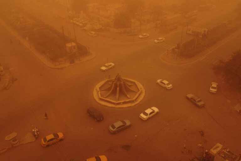 Iraq |  The city of Nasiriyah covered in sand during a storm