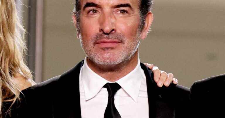 Jean Dujardin in Cannes: his wife Nathalie Péchalat in transparency to support him