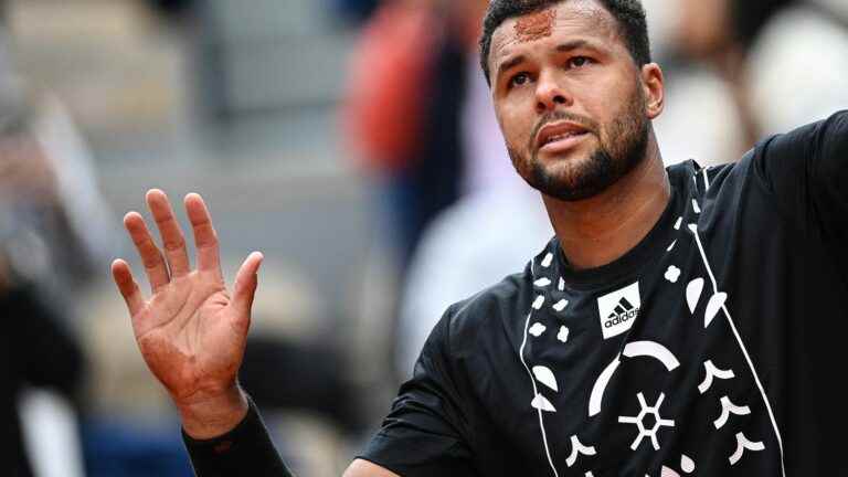 Jo-Wilfried Tsonga, in tears, ends his career after a great battle against the 8th in the world