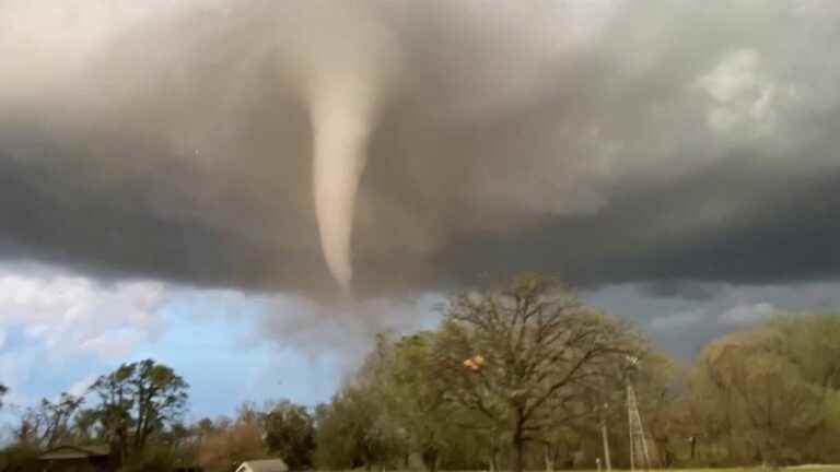 Kansas hit by a violent tornado