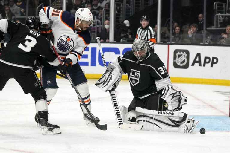 Kings shut out Oilers, level streak