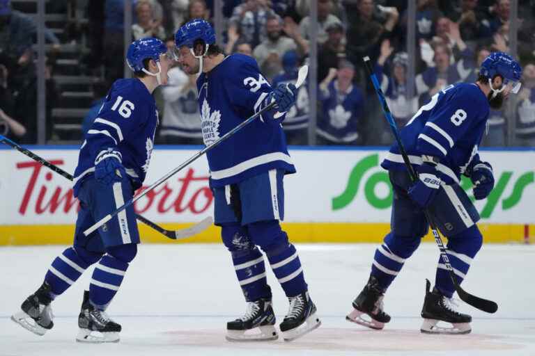 Maple Leafs beat Lightning to lead series 3-2