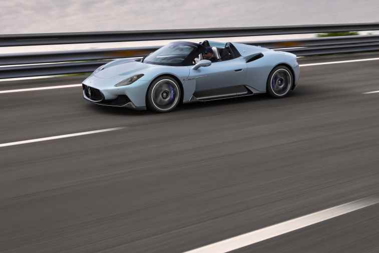 Maserati |  The MC20 reveals itself in a sublime convertible form