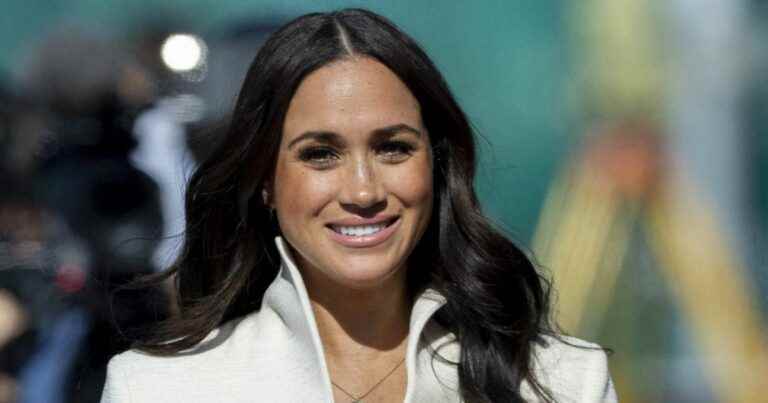 Meghan Markle, a copious!  Barefoot at a barbecue, she is largely inspired by Kate Middleton