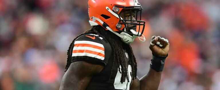 NFL: Jadeveon Clowney back in Cleveland