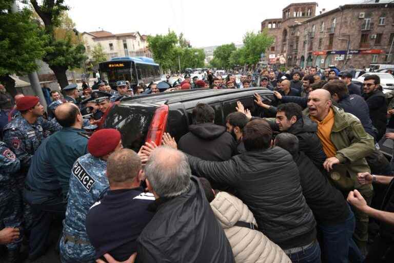 Nagorny Karabakh |  5000 demonstrators demand the resignation of the Armenian Prime Minister