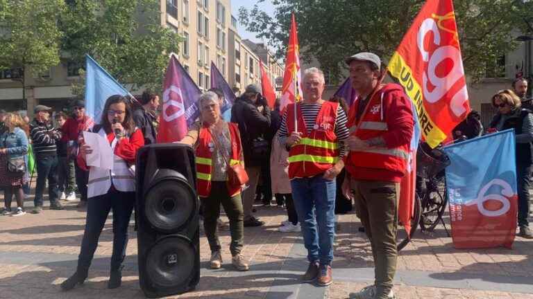 Nearly 300 demonstrators in the streets of Châteauroux for a very political May Day