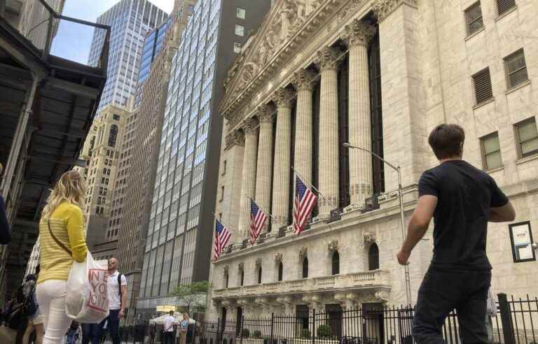 North American stock markets close sharply lower