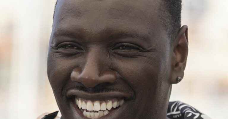 Omar Sy unleashed in Cannes: he steals a pro’s camera and puts on a show