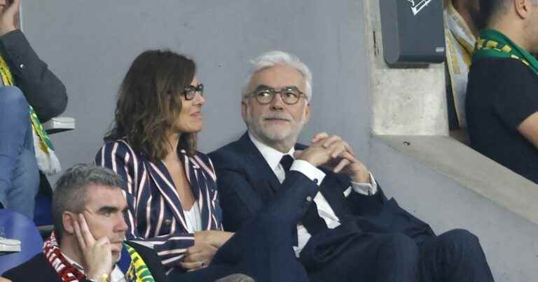 Pascal Praud and Catherine: Couple accomplice at the stadium near Lilian Thuram in love, in front of his son