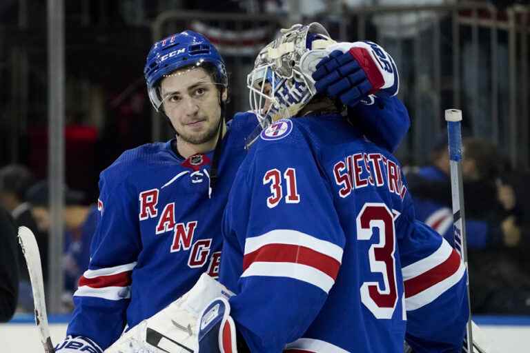 Rangers edge Hurricanes 4-1 in Game 4 to tie series