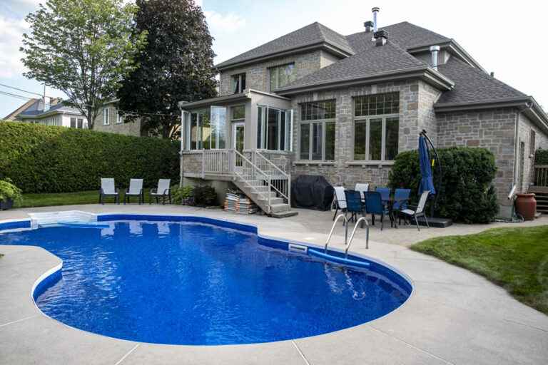 Securing residential swimming pools |  Solutions to meet requirements