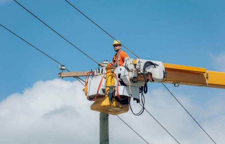 Several thousand Quebecers and Ontarians still without electricity