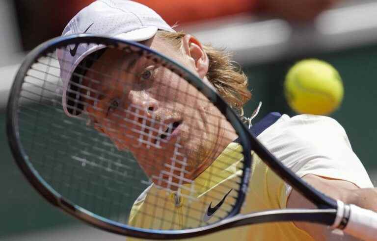 Shapovalov quickly eliminated at Roland-Garros