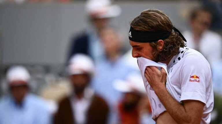 Stefanos Tsitsipas, finalist in 2021 and 4th in the world, beaten in the round of 16 by Danish prodigy Holger Rune