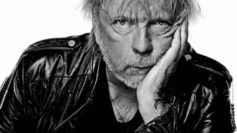 Still there at 70, Renaud returns with a new cover album this Friday, May 6