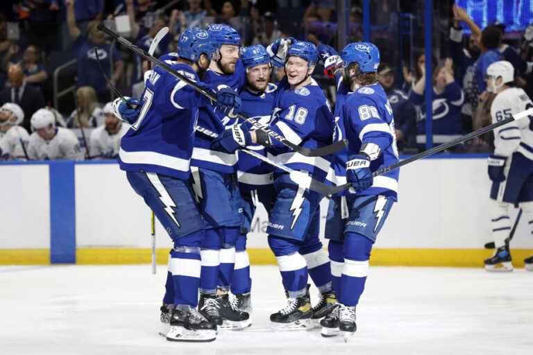 The Lightning sign a convincing victory and tie the series against the Leafs