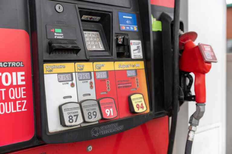 The PQ proposes to freeze the price at the pump at $1.60 per liter