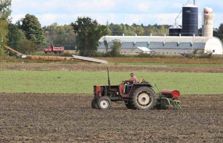 The aging of farmers is intensifying in Canada