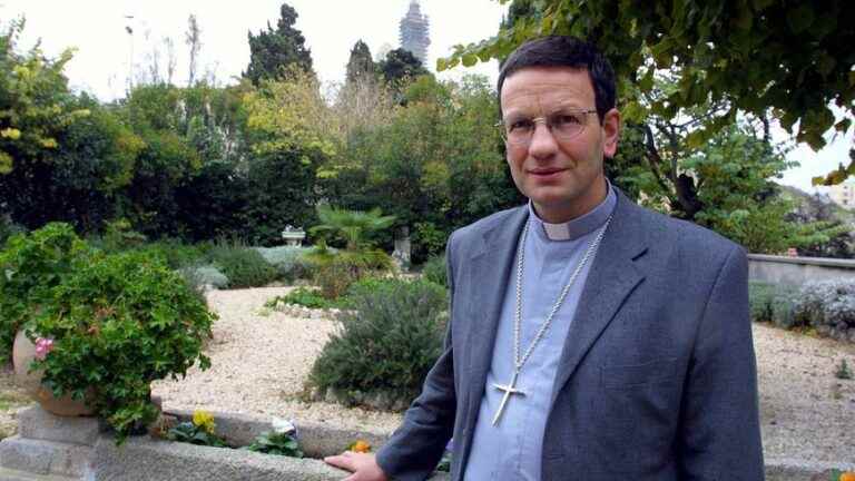 The bishop of Chalon-sur-Saône takes part in the French clergy cycling championship