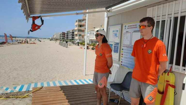 The first aid stations open on the beaches of Palavas and Carnon