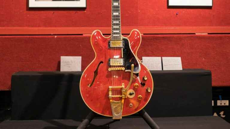 The guitar of the breakup of Oasis sold at auction for 385,000 euros