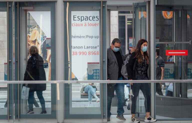 The mask is no longer mandatory in most public places in Quebec