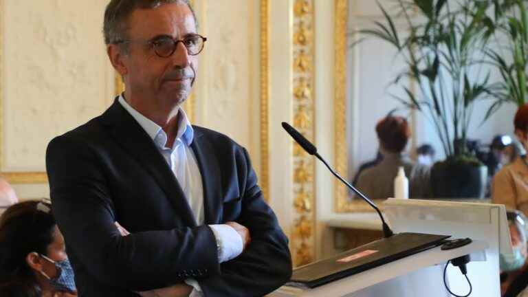 “The public authorities absolutely did not anticipate this health disaster”, denounces the EELV mayor of Bordeaux Pierre Hurmic