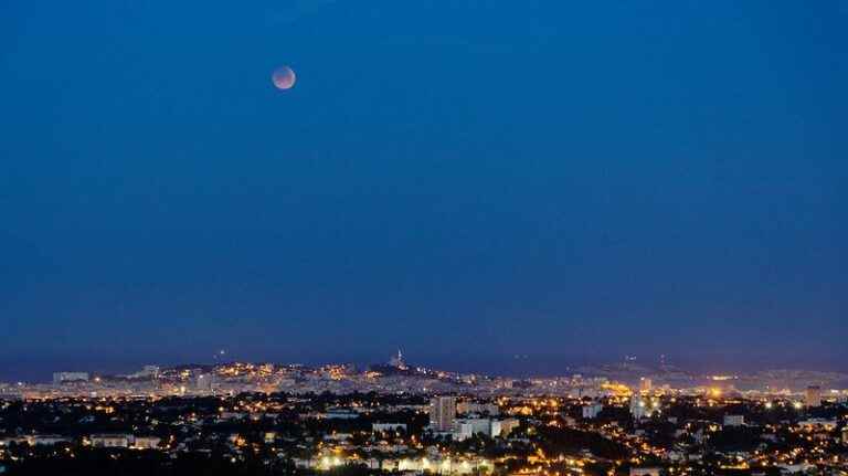 The total lunar eclipse observed from Provence