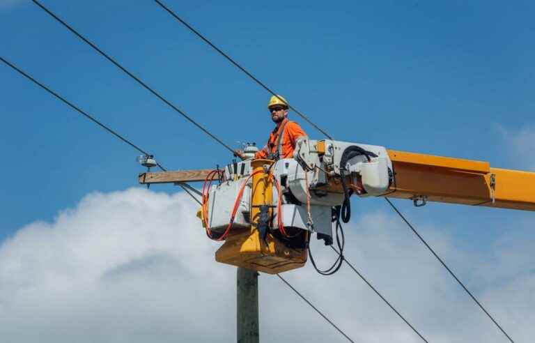 Thousands of Quebecers still without electricity after violent storms