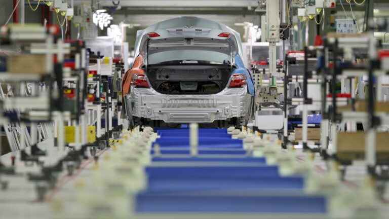 To boost production of new cars, Russia eases safety and pollution standards