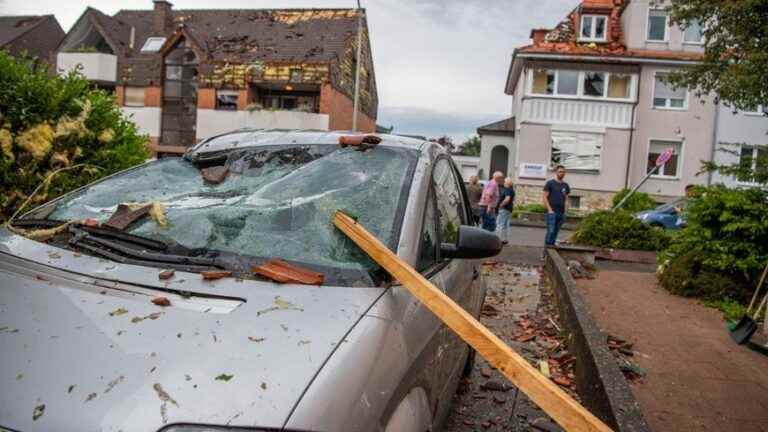 Tornado injures 30, 10 seriously in western Germany