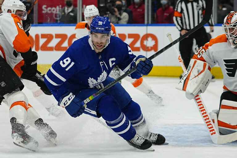 Toronto Maple Leafs |  Tavares struggles up front