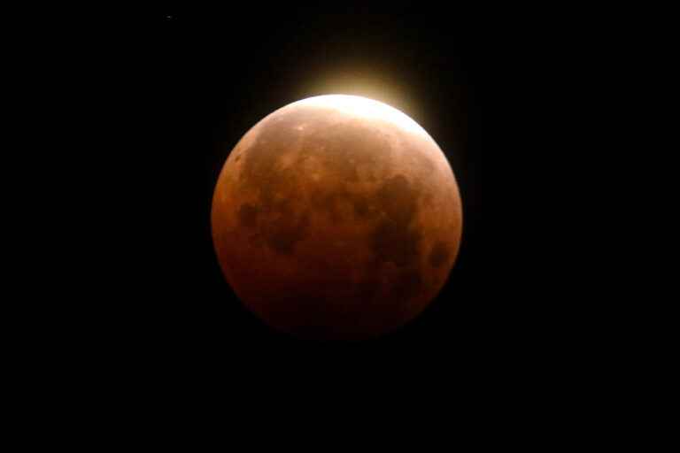 Total Lunar Eclipse |  Quebecers in the front row