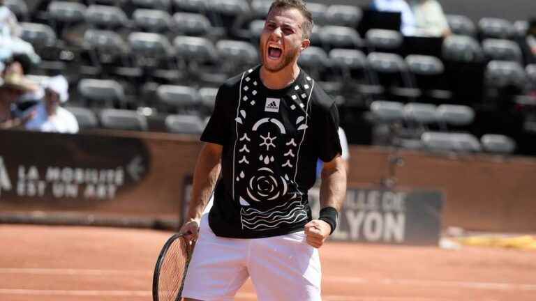 Toulouse’s Hugo Gaston advances to the second round at Roland-Garros after a crazy match!