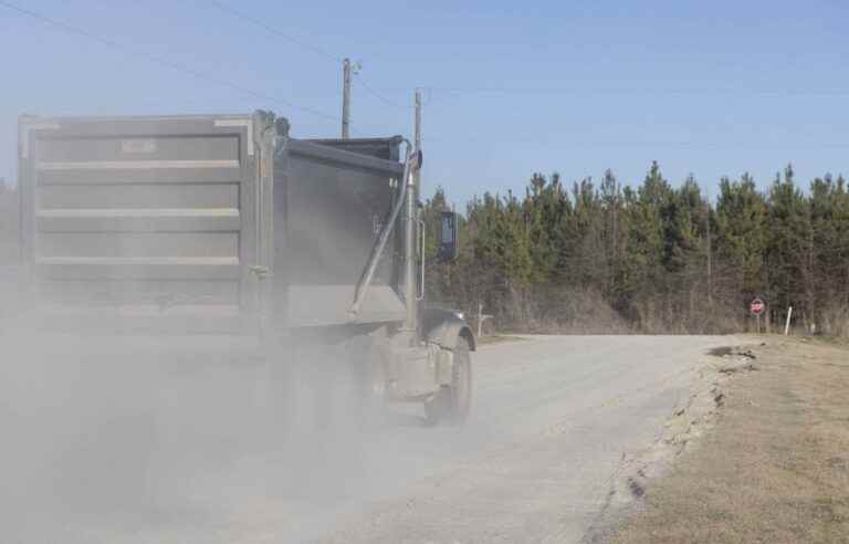 Truckers protest against government tariffs