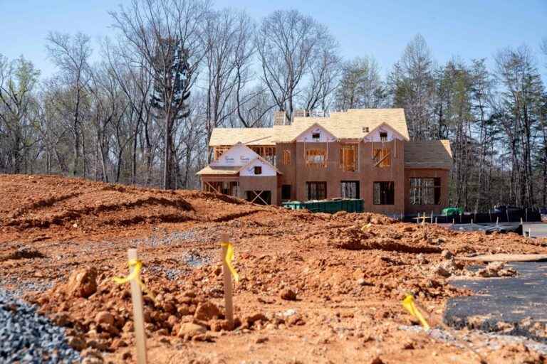 US new home sales plummet