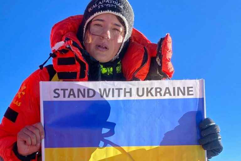 Ukrainian flag on top of Everest |  We need “the whole world to help us”