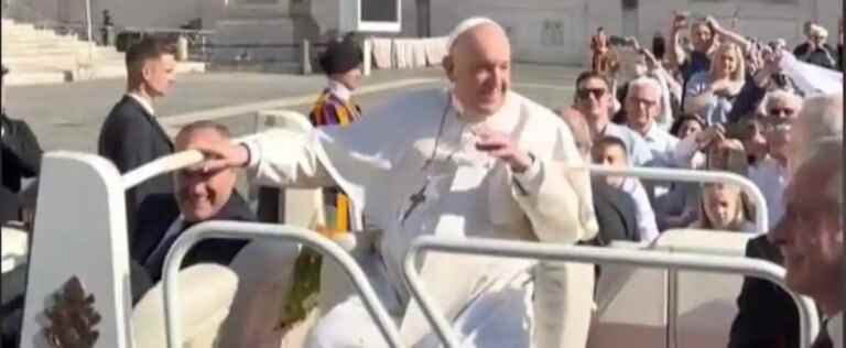 VIDEO |  Pope, with knee pain, asks Mexicans for “a little tequila”