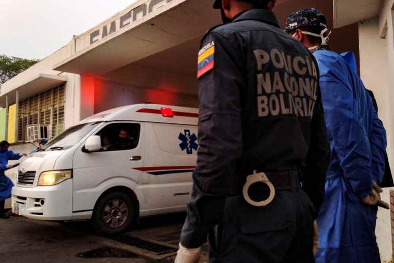 Venezuela |  Two police officers taken hostage during a riot in a prison