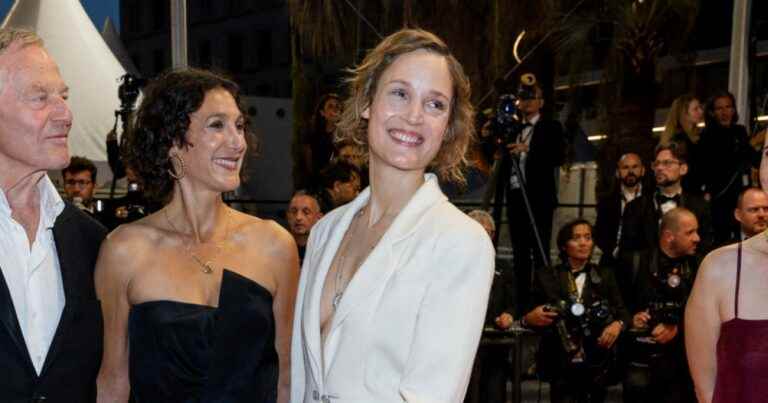 Vicky Krieps radiant in a low-cut suit at Cannes, “long ovation and tears” for her film with Gaspard Ulliel