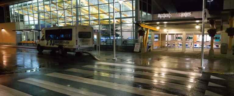 Victoria International Airport paralyzed by suspicious package