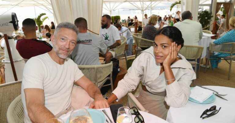 Vincent Cassel and Tina Kunakey, au naturel: the very matching couple on the beach in Cannes!