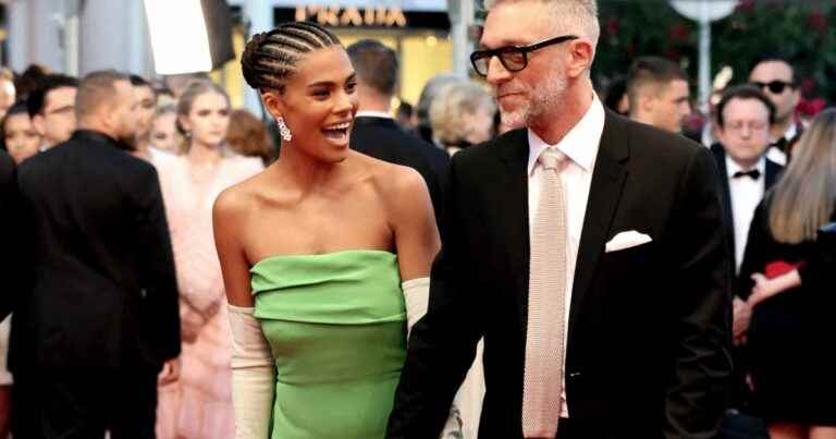 Vincent Cassel in Cannes with his wife Tina Kunakey: the couple shares intimate photos