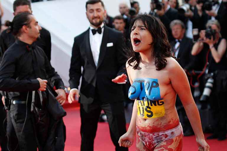 War in Ukraine |  Protester strips naked on Cannes red carpet