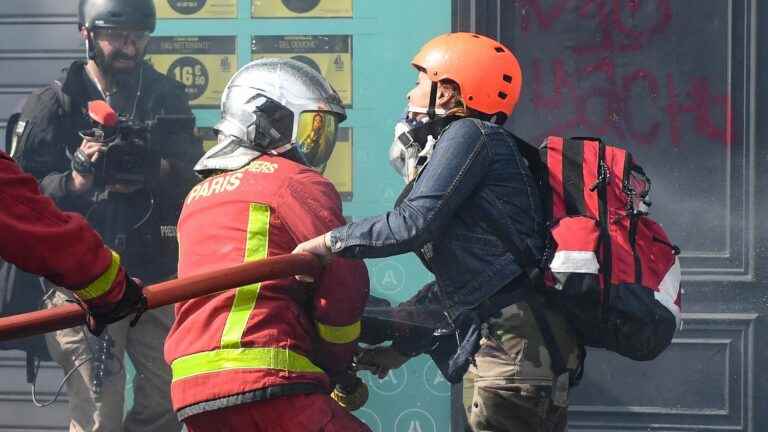 a firefighter attacked in Paris on the sidelines of the procession, a demonstrator arrested