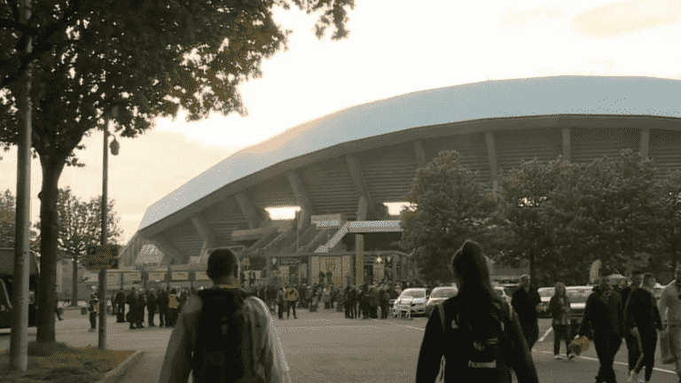 a sold-out Coupe de France final at the Stade de France